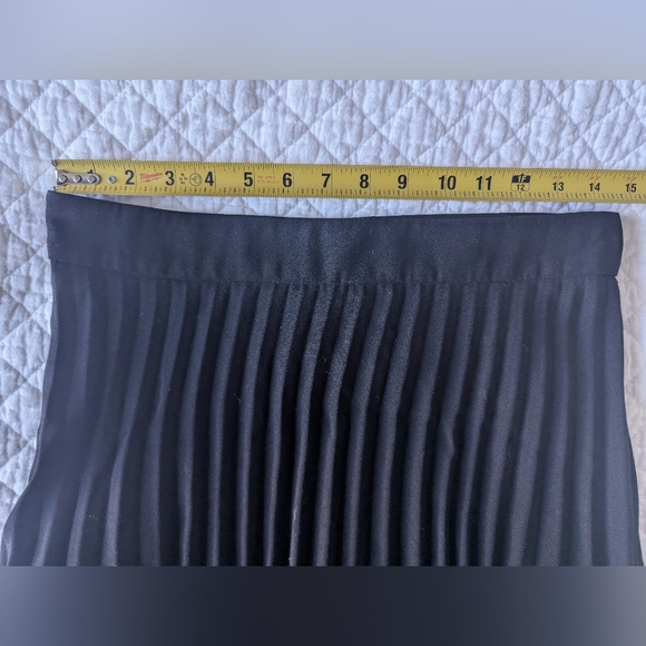 ** Being Donated Saturday ** Open To Offers Modern Citizen accordion pleat skirt - Picture 7 of 7